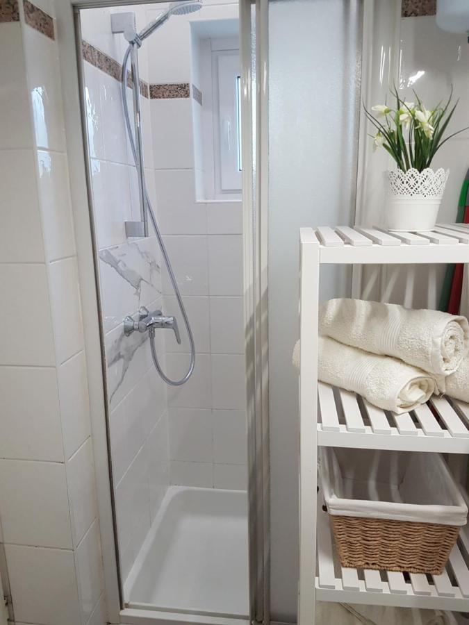 Apartma Zusterna Za Bazenom Копер Екстериор снимка