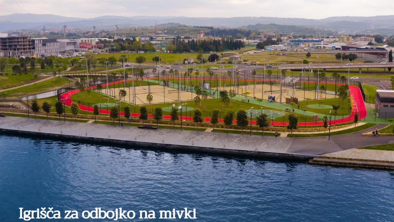 Apartma Zusterna Za Bazenom Копер Екстериор снимка