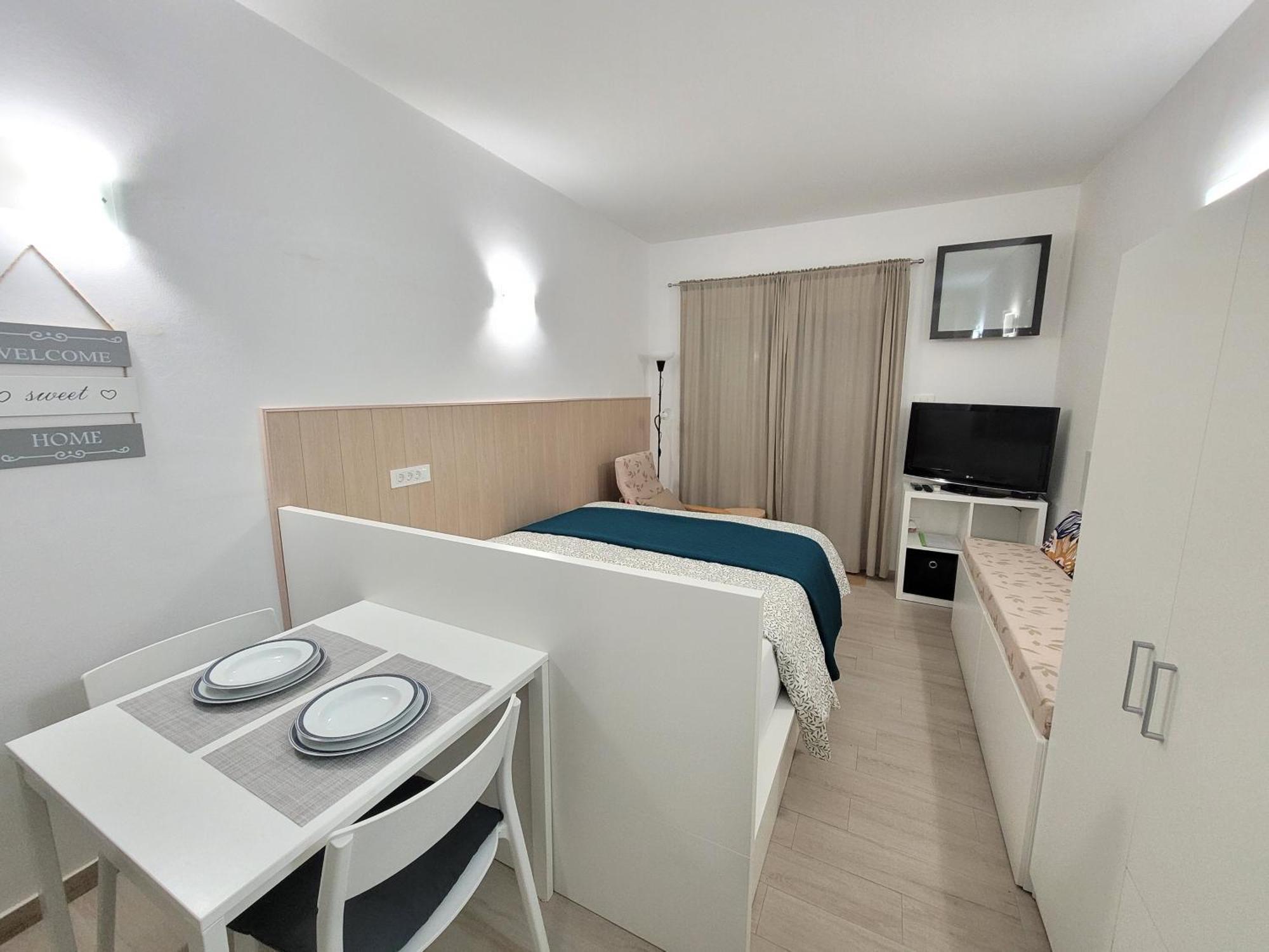 Apartma Zusterna Za Bazenom Копер Екстериор снимка